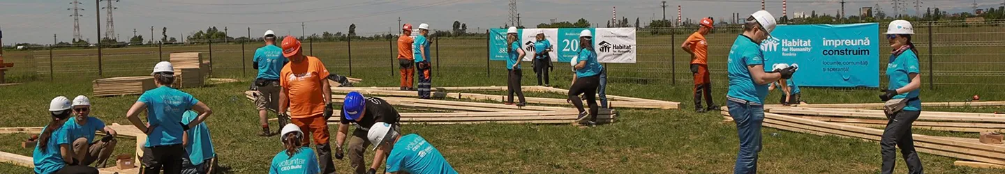 100 de lideri din companii au lucrat pe șantierul Habitat for Humanity la CEO Build